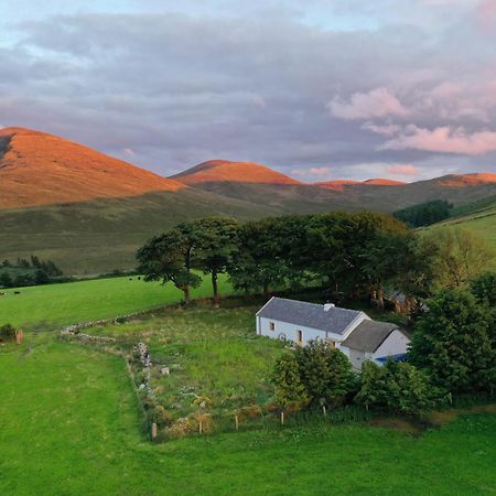 Thistle Thatch Cottage And Hot Tub - Mourne Mountains 纽卡斯尔 外观 照片
