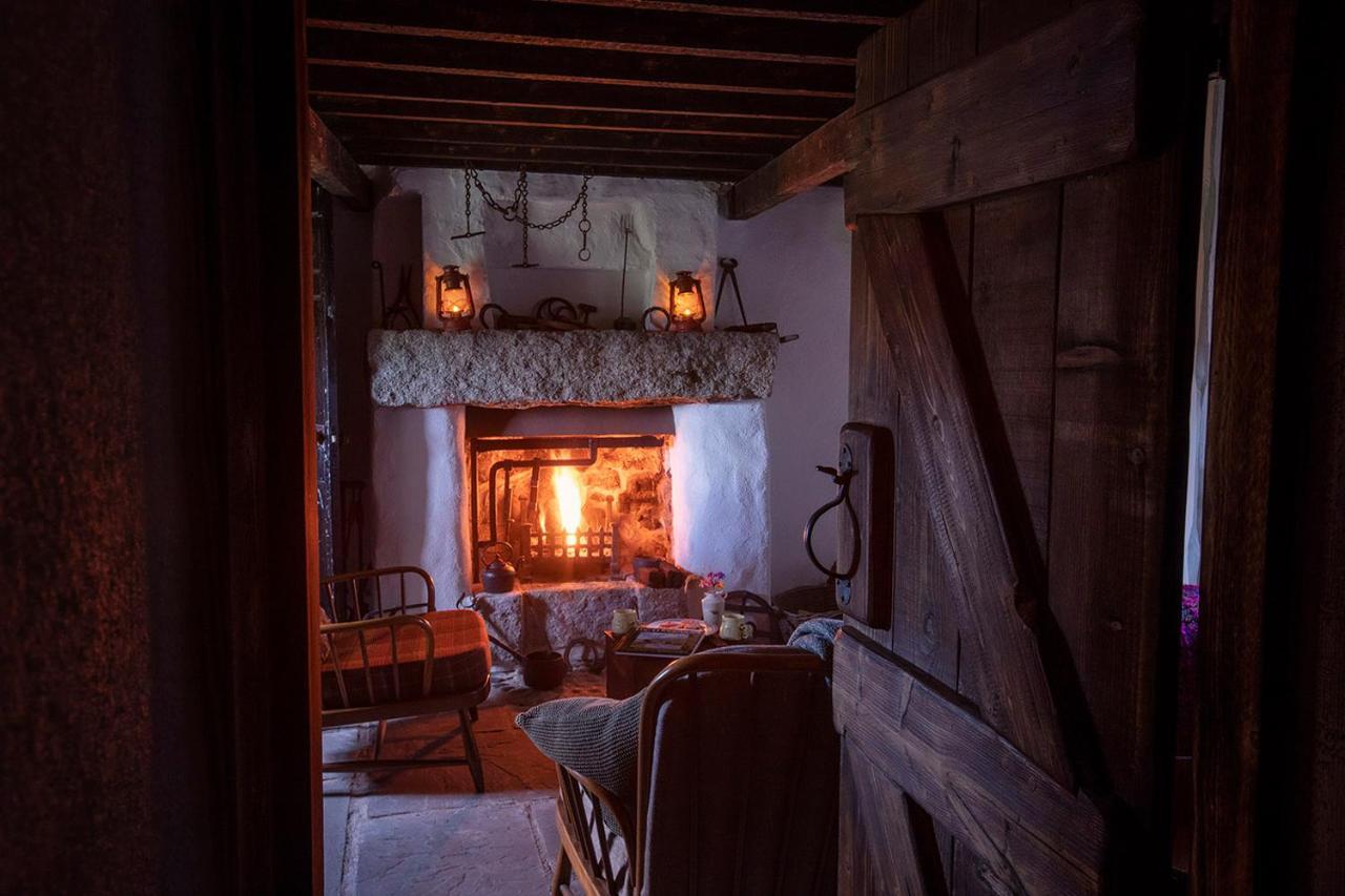 Thistle Thatch Cottage And Hot Tub - Mourne Mountains 纽卡斯尔 外观 照片