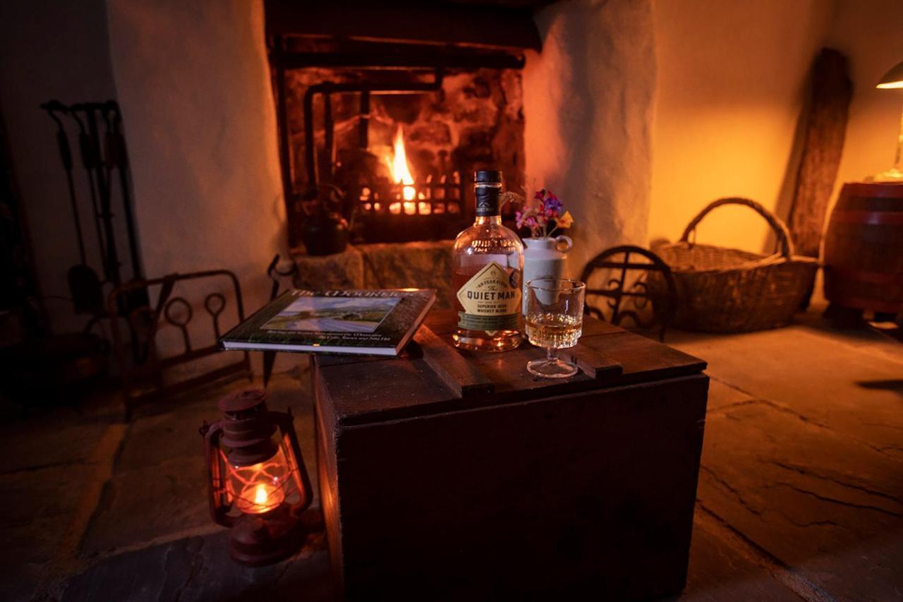 Thistle Thatch Cottage And Hot Tub - Mourne Mountains 纽卡斯尔 外观 照片