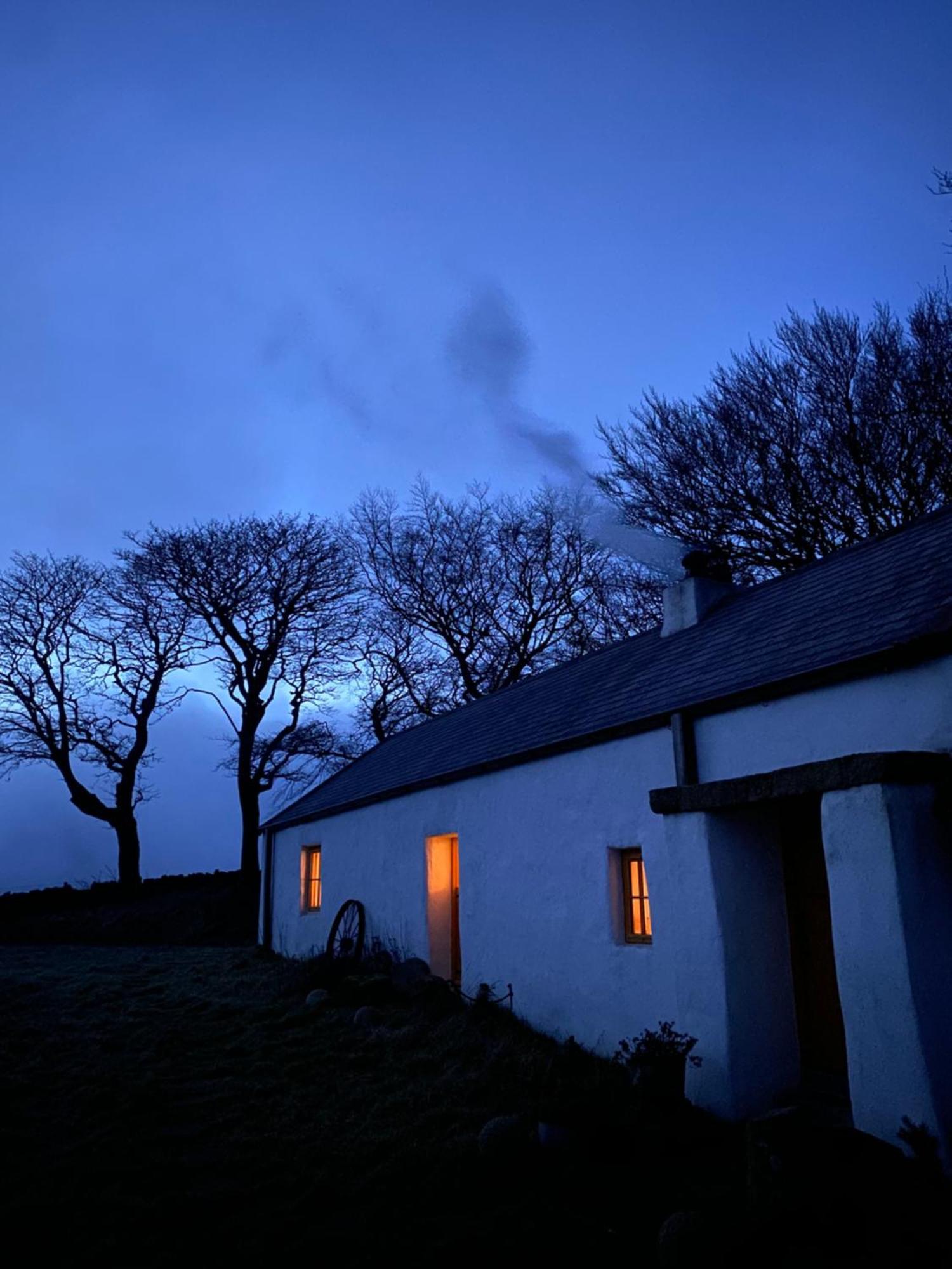 Thistle Thatch Cottage And Hot Tub - Mourne Mountains 纽卡斯尔 外观 照片